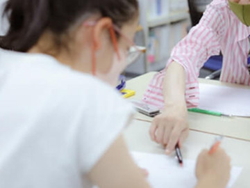 学習をする生徒